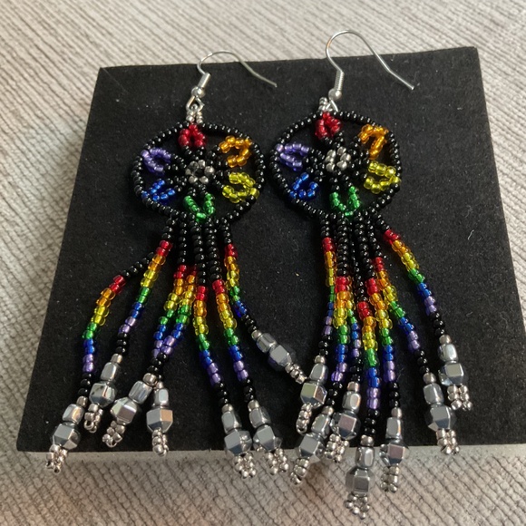 Hand-beaded Dream Catcher Earrings NWOT - Picture 1 of 2